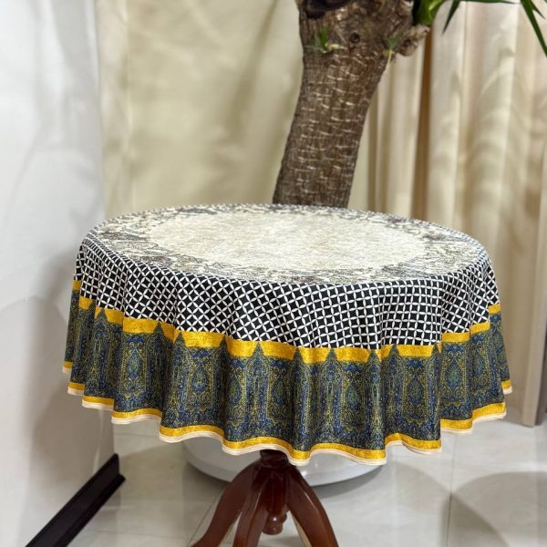 رومیزی گرد شطرنجی